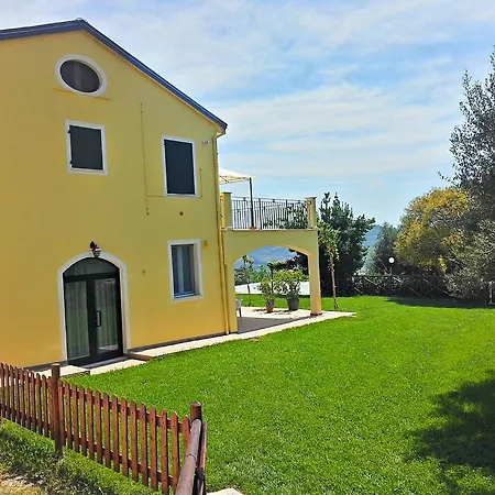 Agriturismo Monte Maggio Farm stay *